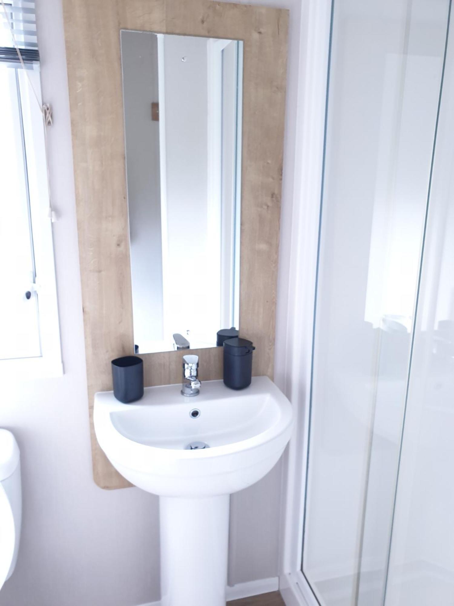 16 Anglers Acre Luxury Hot Tub Break Tattershall Lakes Екстер'єр фото